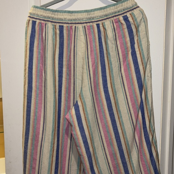 STYLE & CO BRAND MULTI COLORED STRIPED CAPRI PANTS LINEN AND MODAL
SIZE MEDIUM - Picture 8 of 11